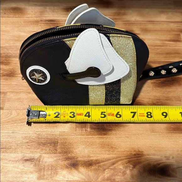 Betsey Johnson Kitsch Sting Me Bumble Bee Clutch Wristlet Bag Women's Black Gold - Picture 14 of 16